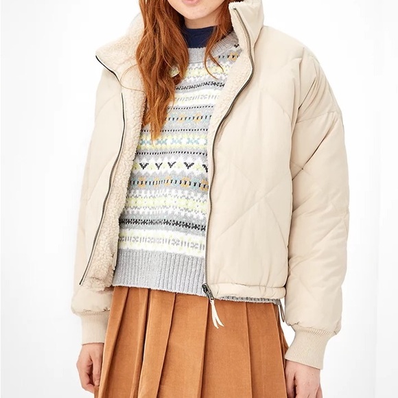 American eagle cream reversible chill puffer - Picture 2 of 5